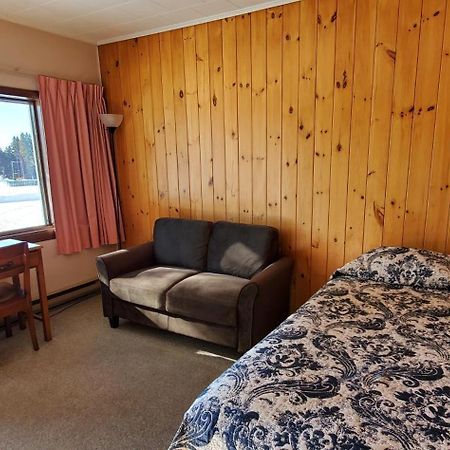 Motel Le Fleuron Saint-Donat-de-Montcalm Buitenkant foto
