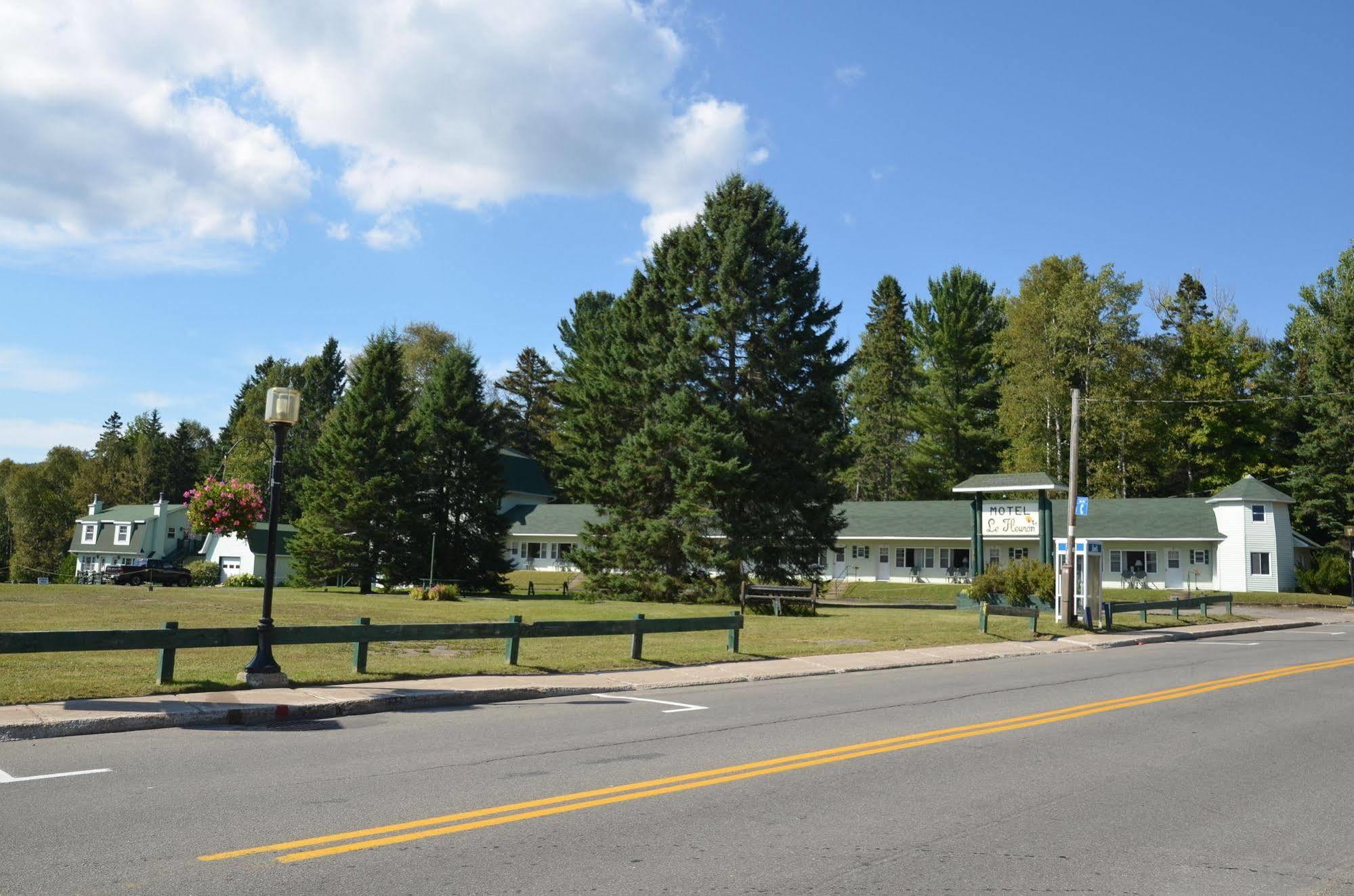 Motel Le Fleuron Saint-Donat-de-Montcalm Buitenkant foto